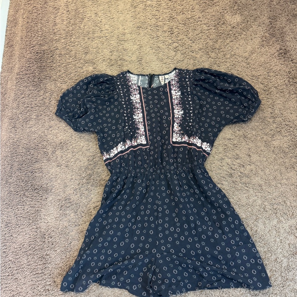Dolan Anthropologie Black Floral Romper Puff Sleeve Flowy Size M NEW - Picture 2 of 12